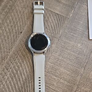 Samsung GALAXY Watch 4 Smartwatch (Rotating Bezel) Includes Charger
